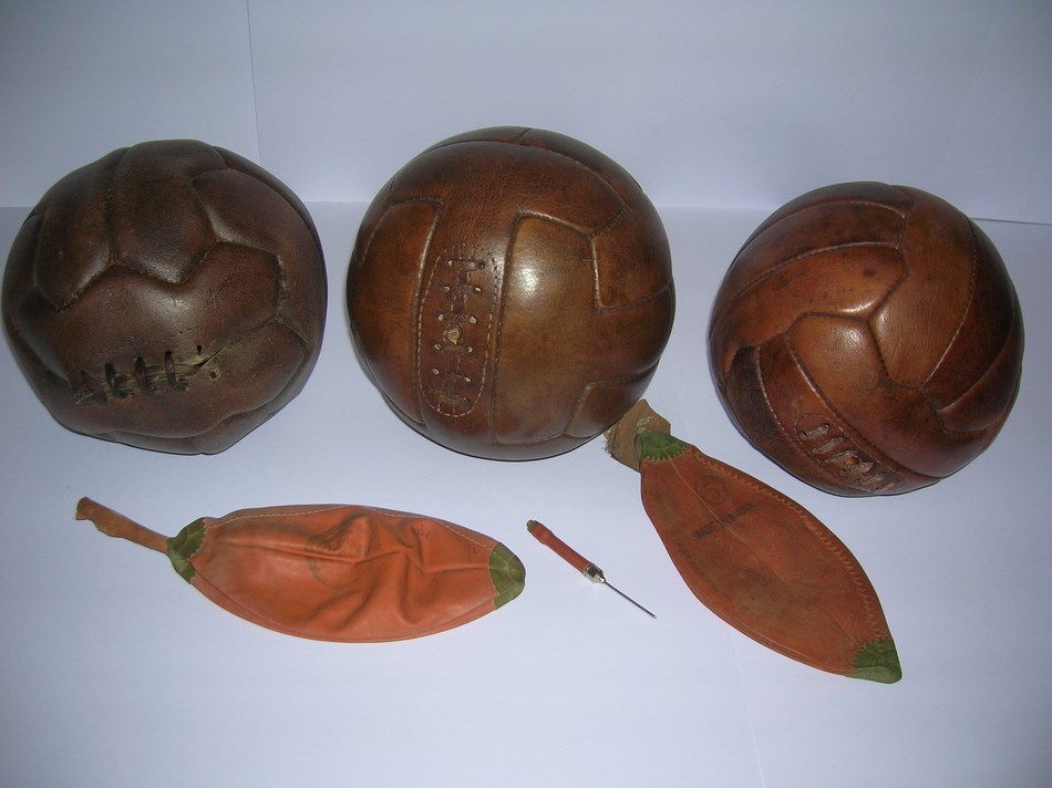 QUANDO IL PALLONE AVEVA ANCORA IL COLORE DEL CUOIO - Noi e la Roma QUANDO IL PALLONE AVEVA ANCORA IL COLORE DEL CUOIO - Noi e la Roma